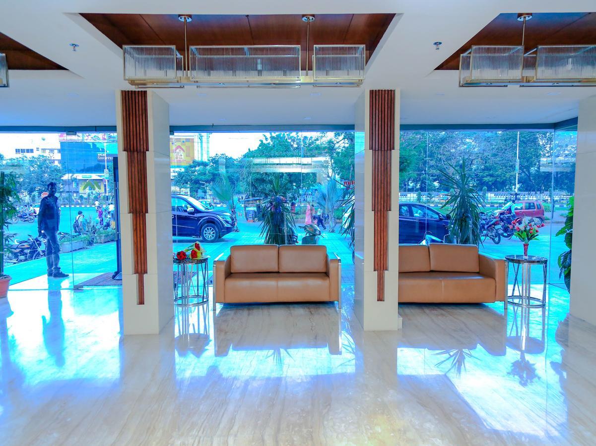 Oyo 6472 Hotel Metropolitan Mohammadnagar Екстер'єр фото