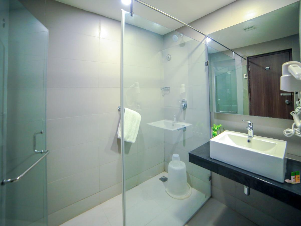 Oyo 6472 Hotel Metropolitan Mohammadnagar Екстер'єр фото