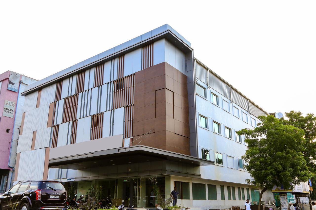 Oyo 6472 Hotel Metropolitan Mohammadnagar Екстер'єр фото